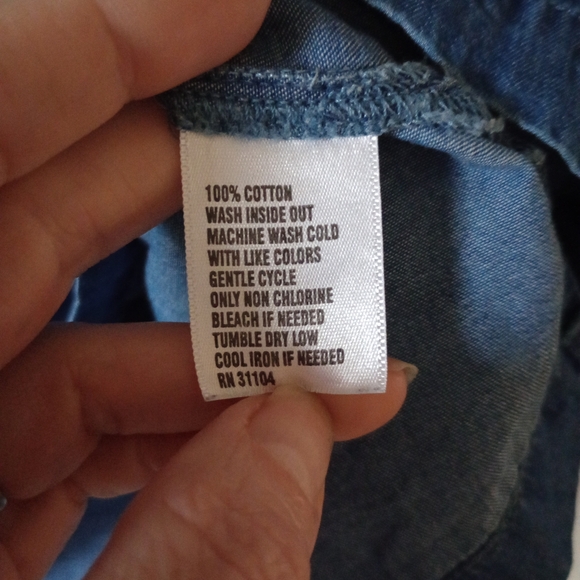 Crown & Ivy Sleeveless Chambray Top with Ruffle V-Neck 100% Cotton Size XL - Picture 9 of 9